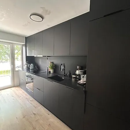 Spacious Bright Near The Center Of Apartment